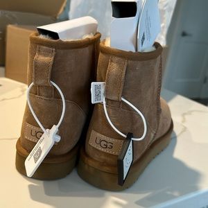 NEW! Ugg classic mini ll size 9, EU 40, chestnut